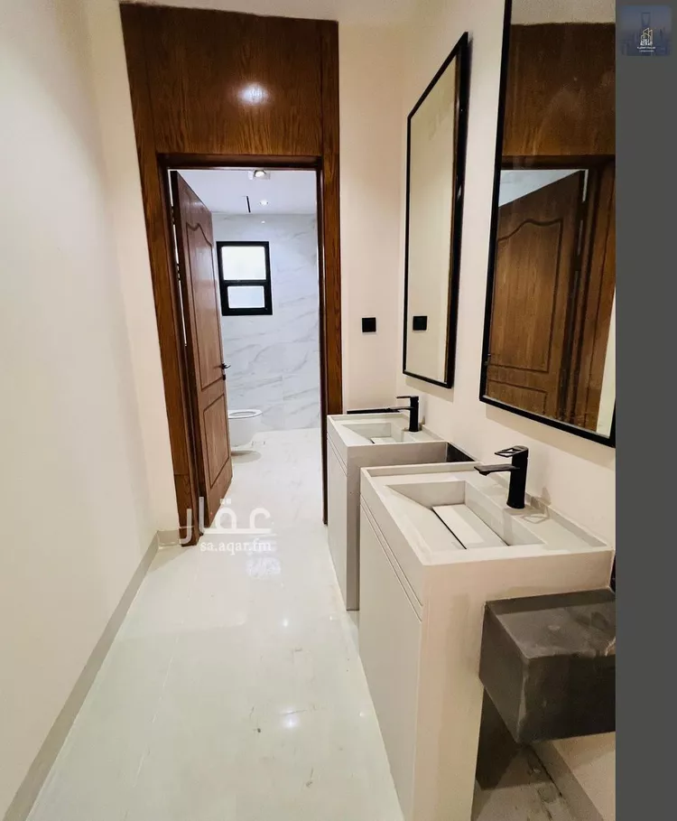 Floor for Sale in Riyadh Al Janadriyah 10