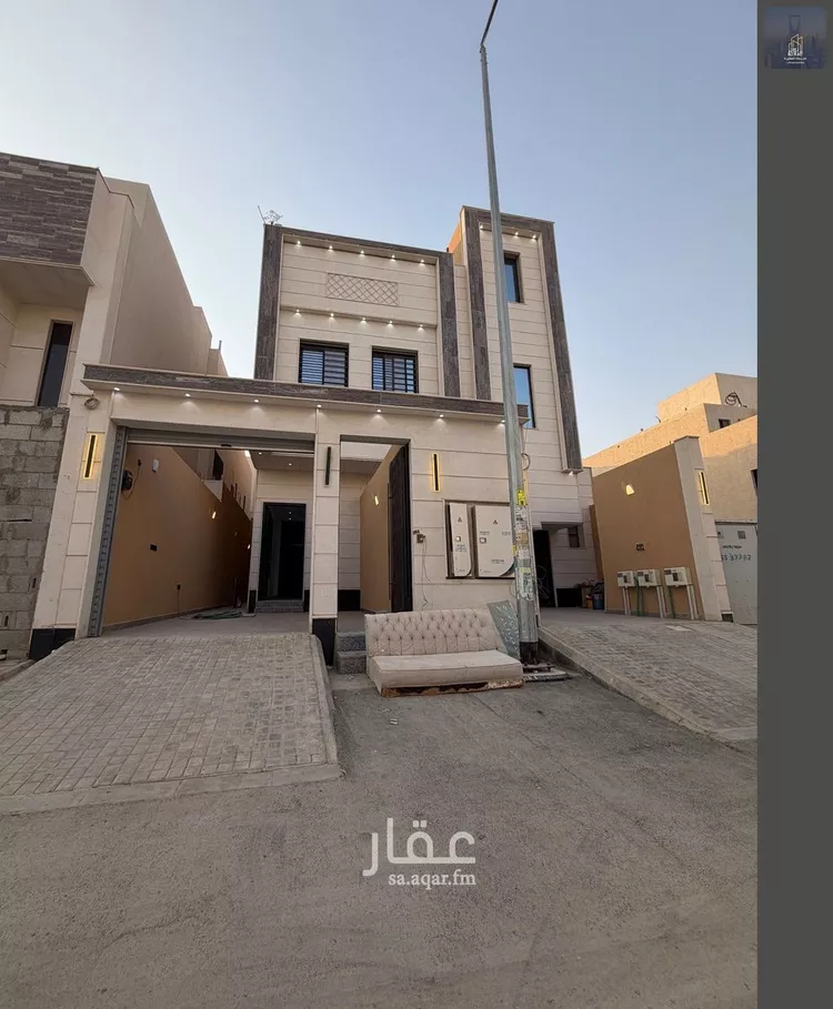 Floor for Sale in Riyadh Al Janadriyah