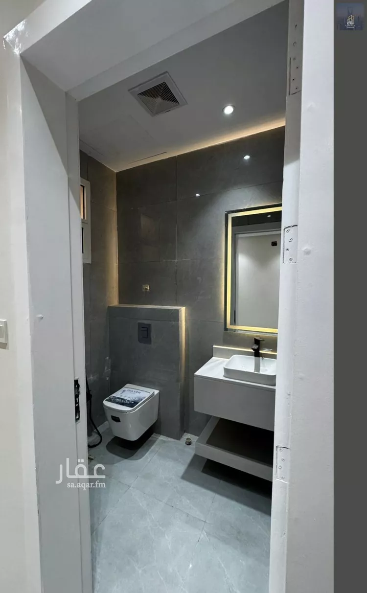 Floor for Sale in Riyadh Al Janadriyah 10