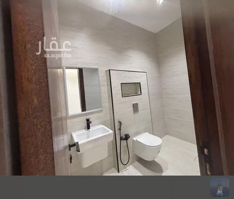 Floor for Sale in Riyadh Al Janadriyah 14