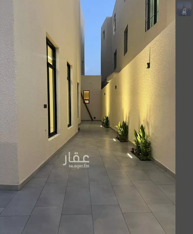 Floor for Sale in Riyadh Al Janadriyah 7