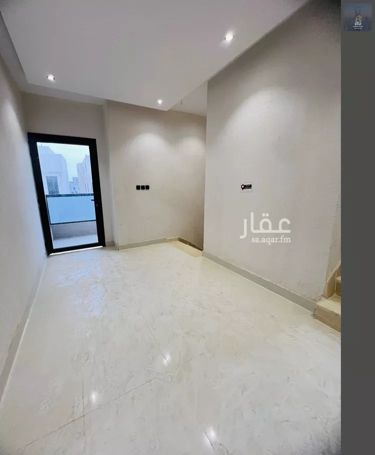 Floor for Sale in Riyadh Al Janadriyah 8