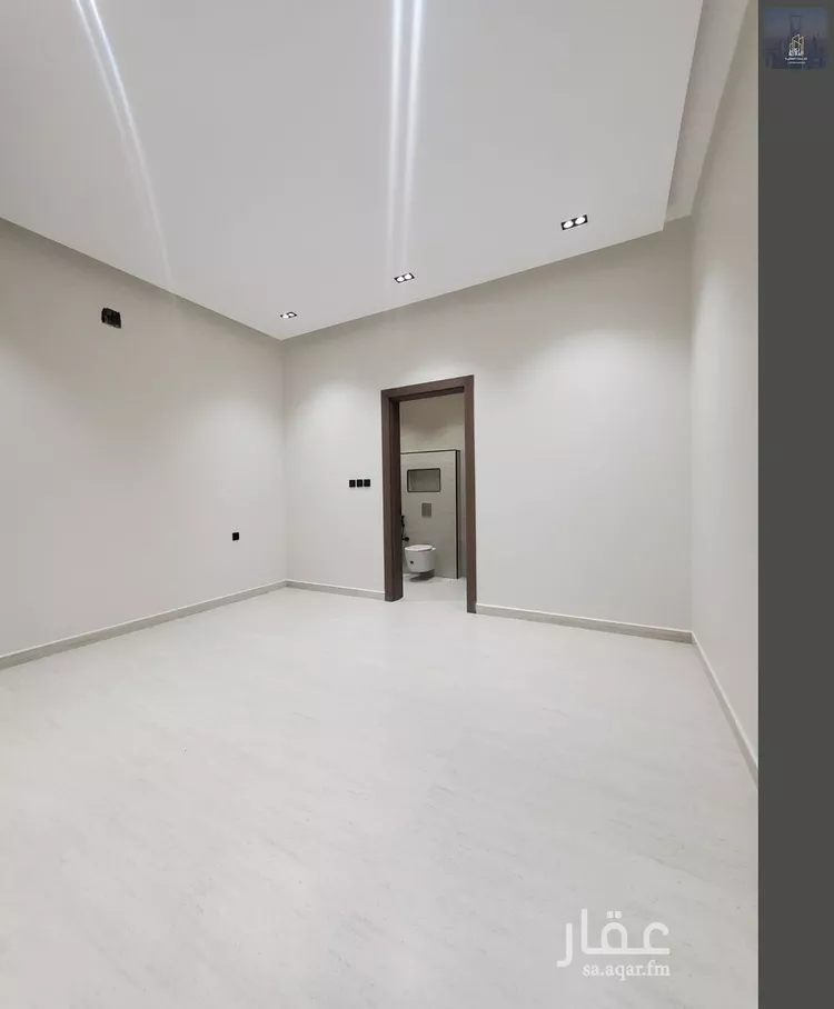 Floor for Sale in Riyadh Al Janadriyah 12