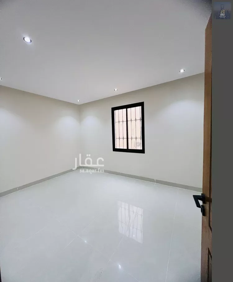 Floor for Sale in Riyadh Al Janadriyah 9