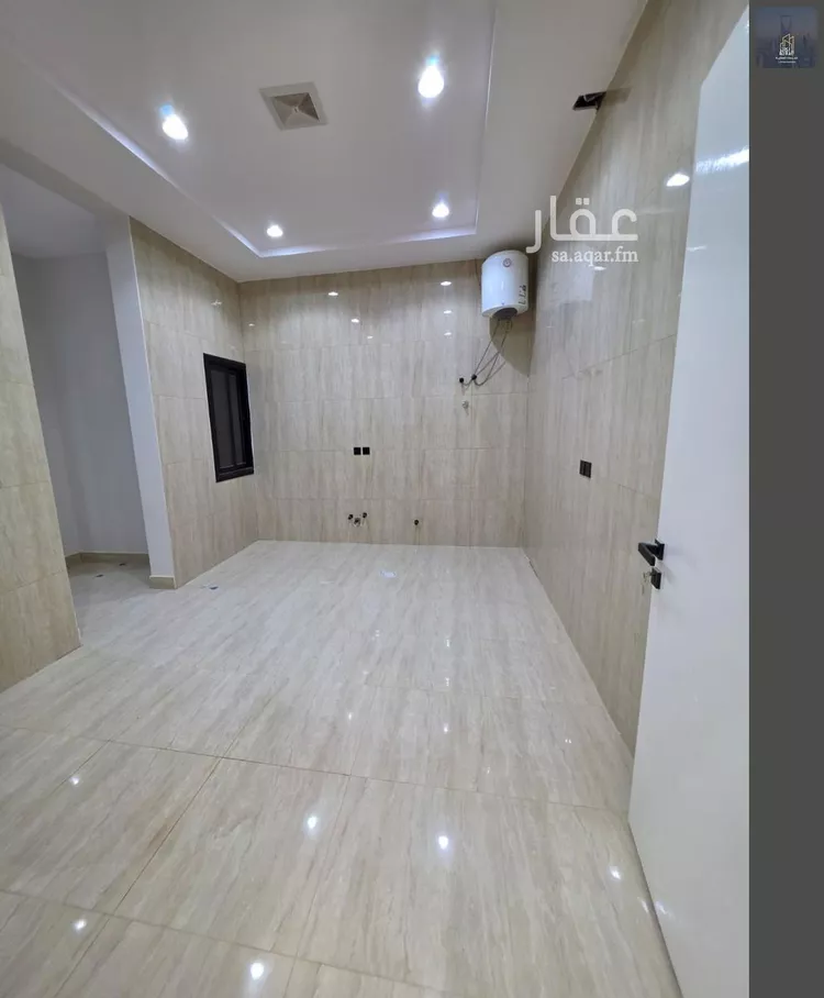 دور للبيع في شارع بوابة الشرق, حي الجنادرية, مدينة الرياض, منطقة الرياض 7