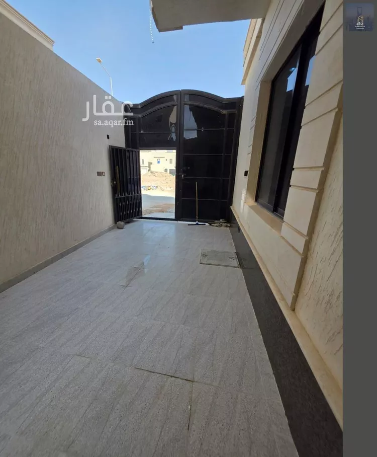 دور للبيع في شارع بوابة الشرق, حي الجنادرية, مدينة الرياض, منطقة الرياض 9