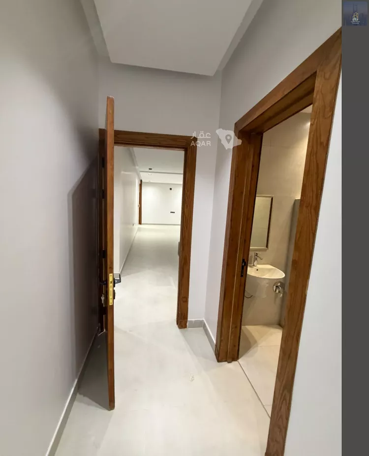 Floor for Sale in Riyadh Ar Rimal 2