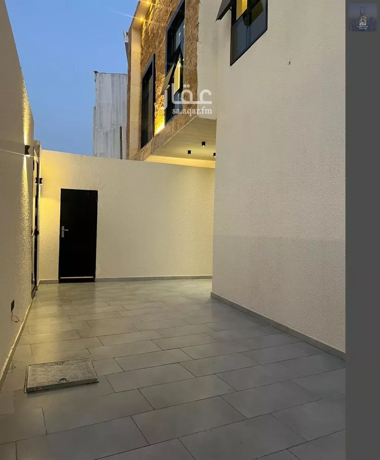 Floor for Sale in Riyadh Al Janadriyah 9