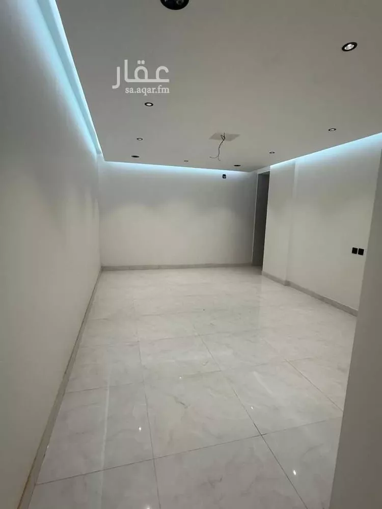 فيلا للبيع في شارع جنادة بن مالك, حي العوالي, مدينة الرياض, منطقة الرياض صورة 3