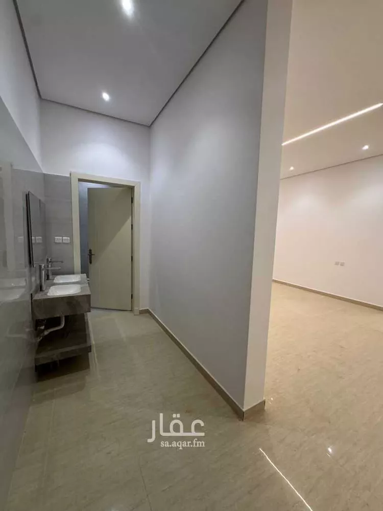 فيلا للإيجار في شارع عبدالملك بن أبي سلمة, حي ظهرة لبن, مدينة الرياض, منطقة الرياض