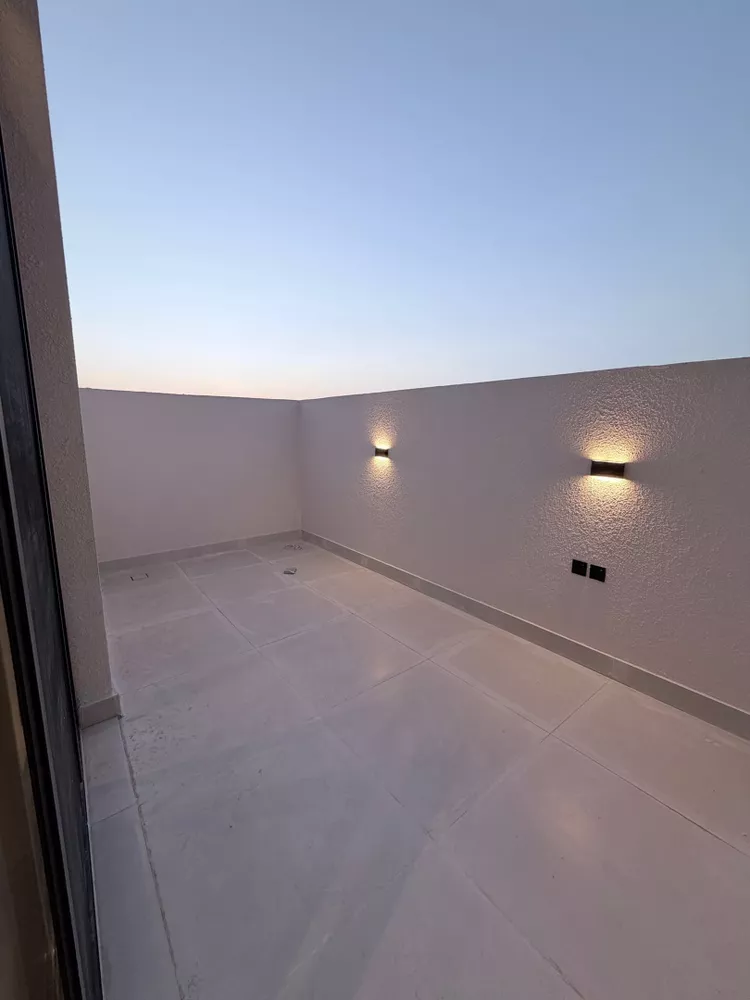 Floor for Sale in Riyadh Al Arid