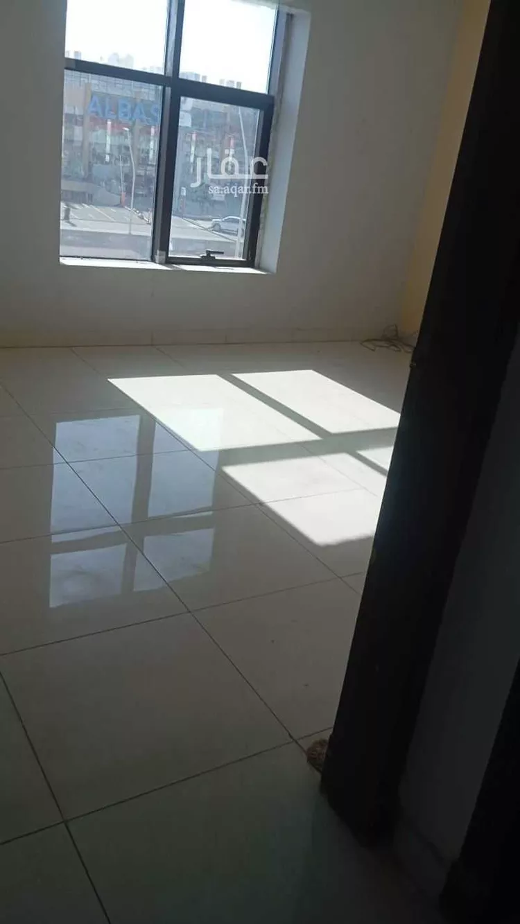 مكتب تجاري للإيجار في شارع ابي بكر الصديق الفرعي, حي الياسمين, مدينة الرياض, منطقة الرياض صورة 3