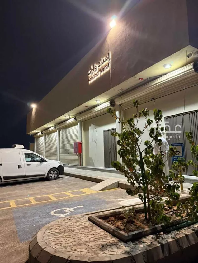 محل للإيجار في شارع 25719214, حي عريض, مدينة الرياض, منطقة الرياض 9