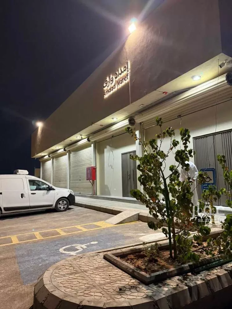 محل للإيجار في شارع 25719214, حي عريض, مدينة الرياض, منطقة الرياض
