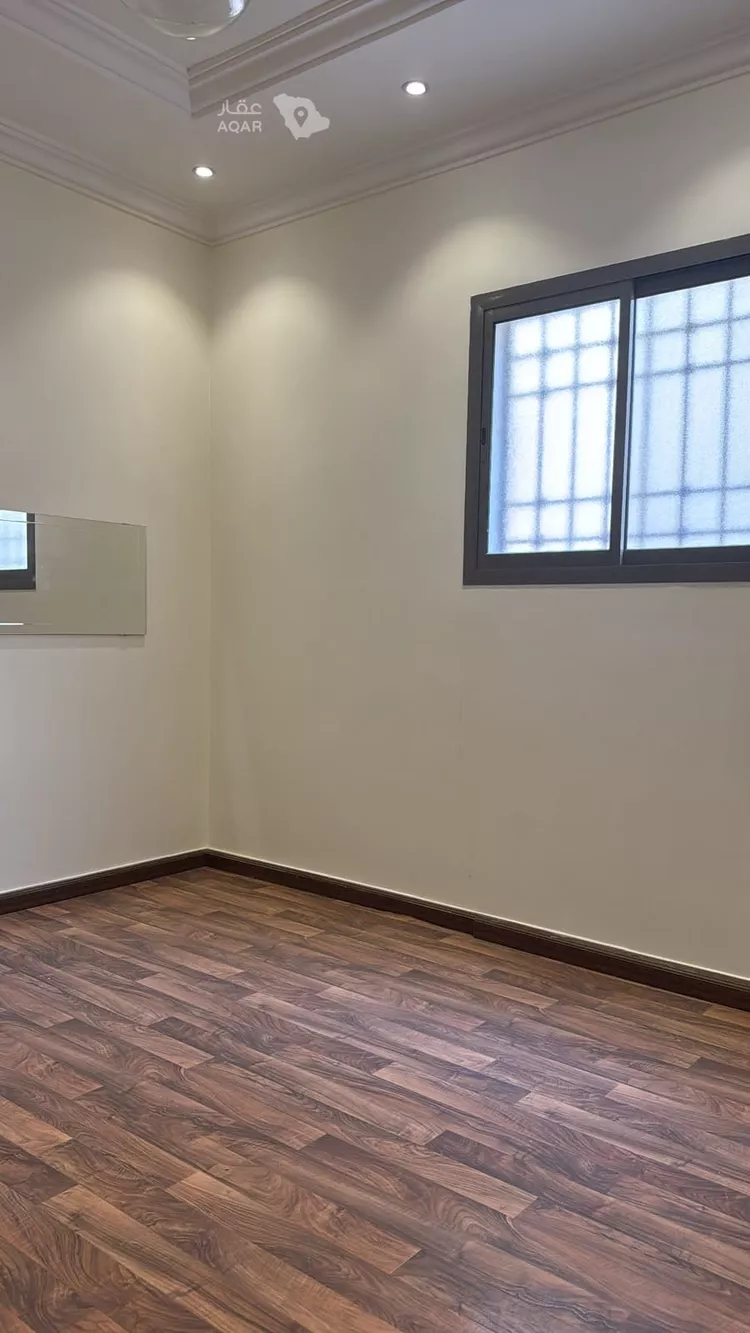 Floor for Rent in Riyadh Al Malqa 8