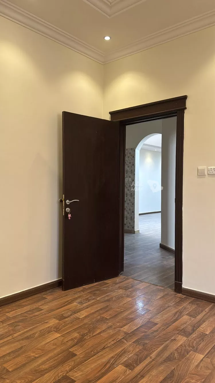Floor for Rent in Riyadh Al Malqa 9