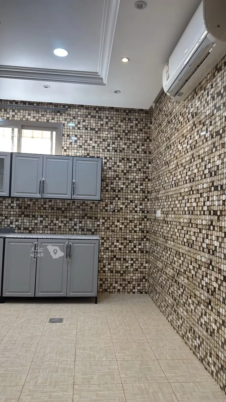 Floor for Rent in Riyadh Al Malqa 13