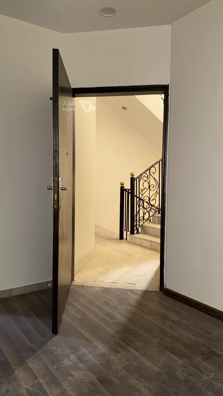 Floor for Rent in Riyadh Al Malqa 25