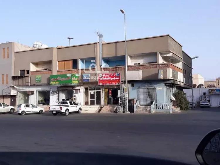 عمارة للبيع في شارع الزراعة ، حي العزيزية ، حائل ، منطقة حائل صورة 3