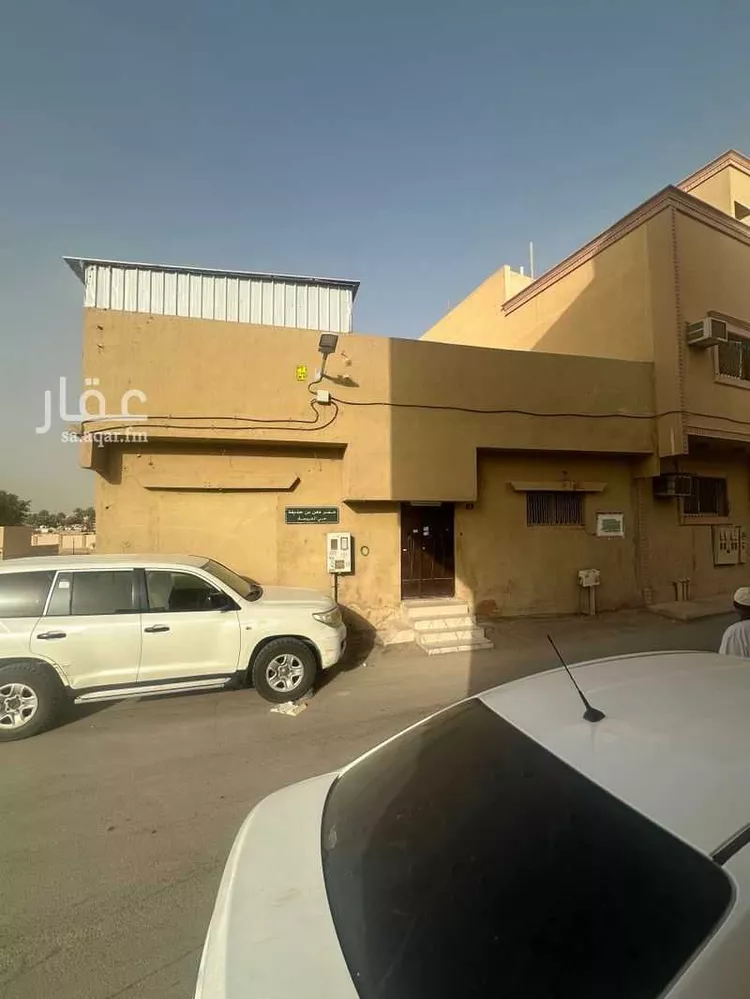 فيلا للبيع في شارع معن بن حذيفة, حي العريجاء, مدينة الرياض, منطقة الرياض صورة 4