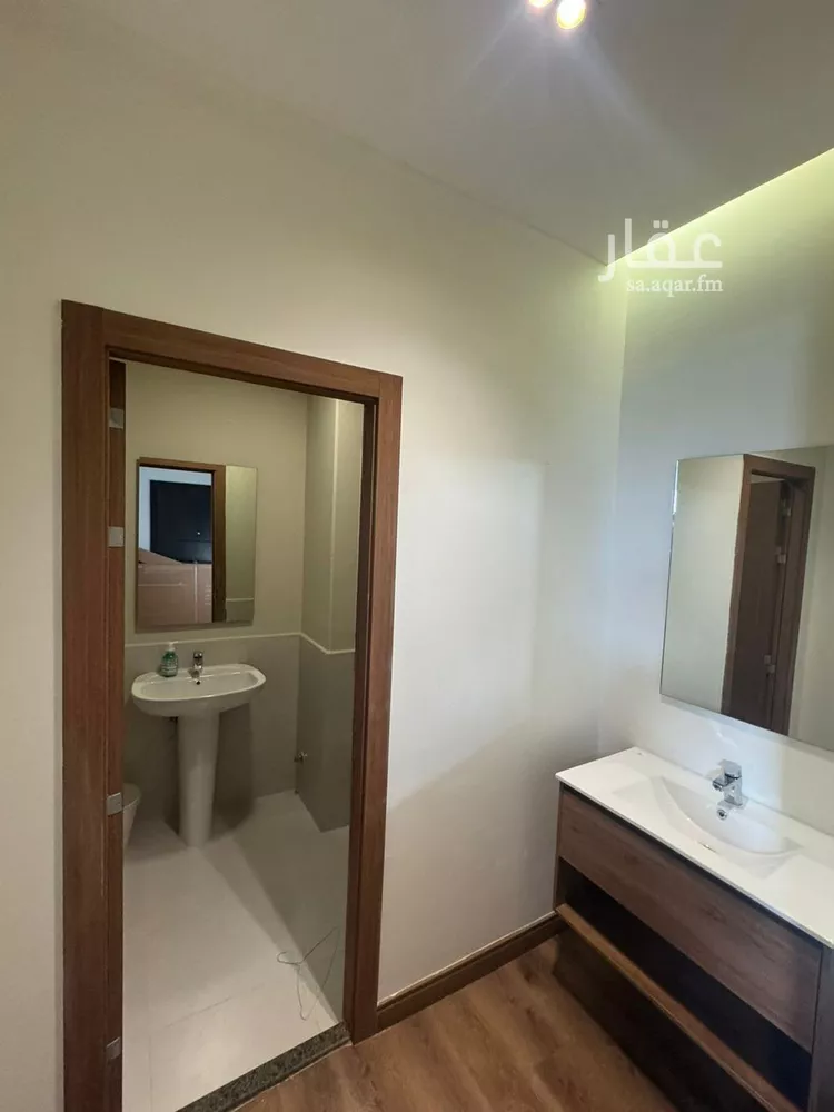 فيلا للإيجار في شارع إبراهيم الوزان, حي مطار الملك خالد الدولي, مدينة الرياض, منطقة الرياض صورة 4