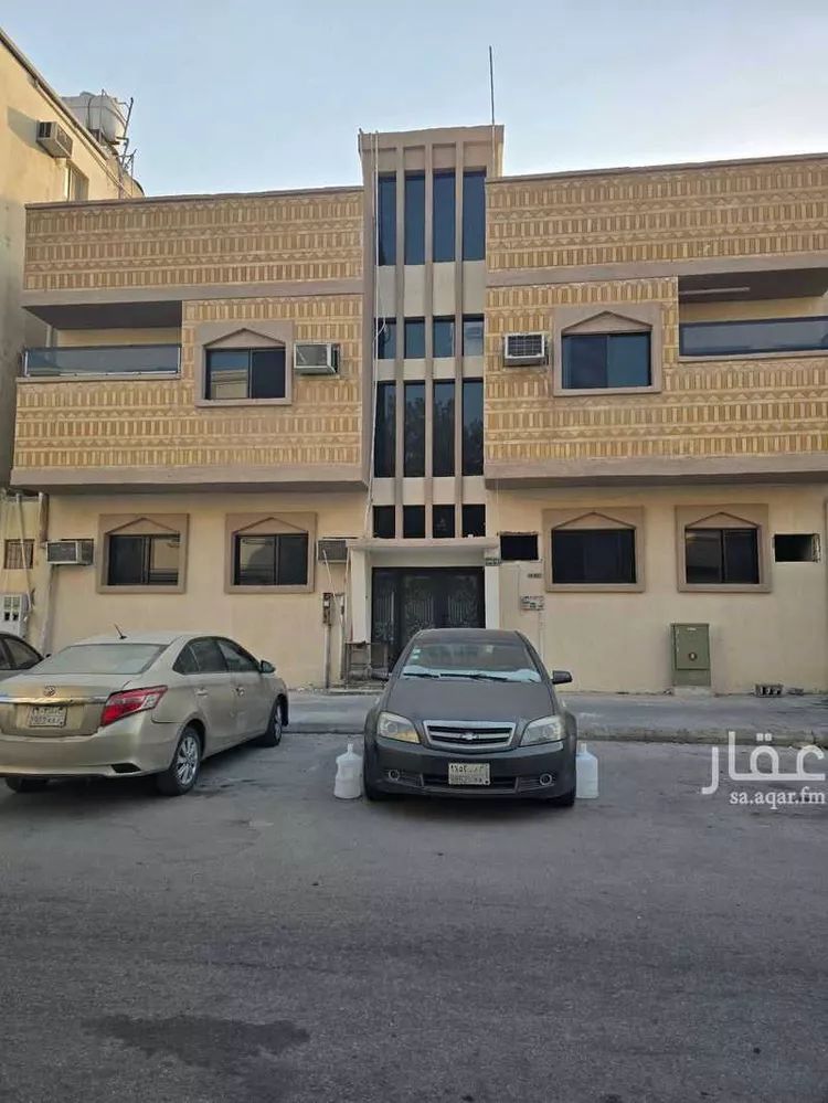 عمارة للبيع في شارع ينبع, حي الثقبة, مدينة الخبر, المنطقة الشرقية صورة 2