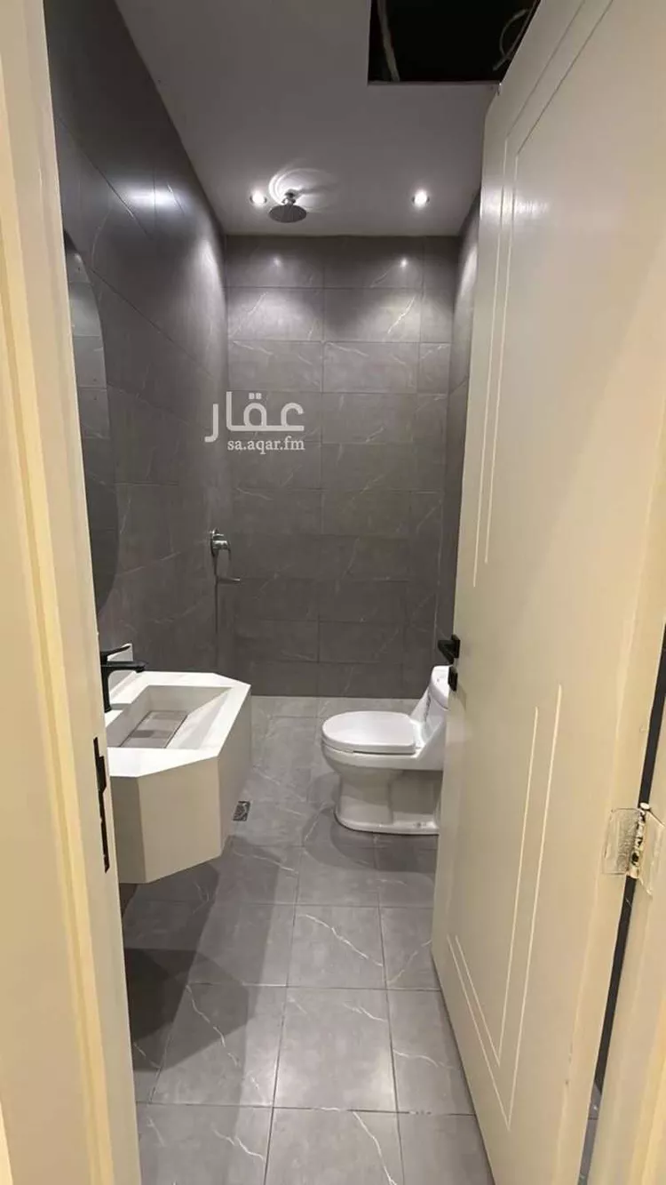 دور للبيع في شارع محمد بن خلفون, حي الجنادرية, مدينة الرياض, منطقة الرياض 15