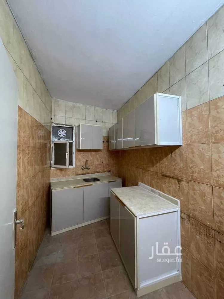 عمارة للإيجار في شارع عبدالملك بن محمد, حي السويدي, مدينة الرياض, منطقة الرياض صورة 2