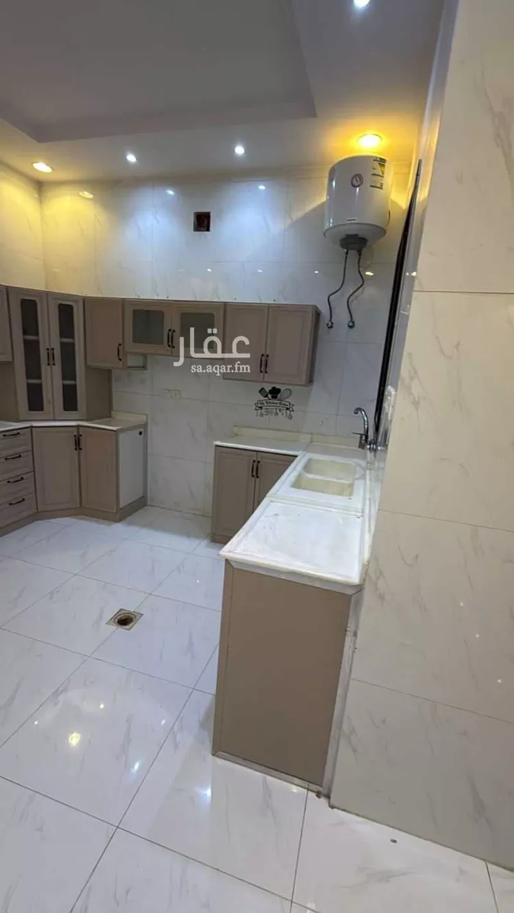 فيلا للإيجار في شارع محمد بن الأزهر, حي بدر, مدينة الرياض, منطقة الرياض صورة 5