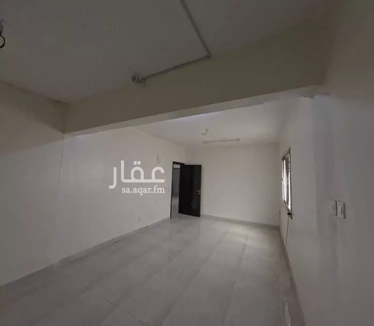 Floor for Rent in Riyadh Al Aziziyah 9