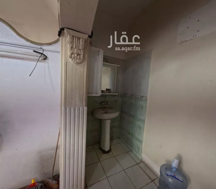 محل للإيجار في شارع سفيان بن عوف, حي العزيزية, مدينة الرياض, منطقة الرياض صورة 2