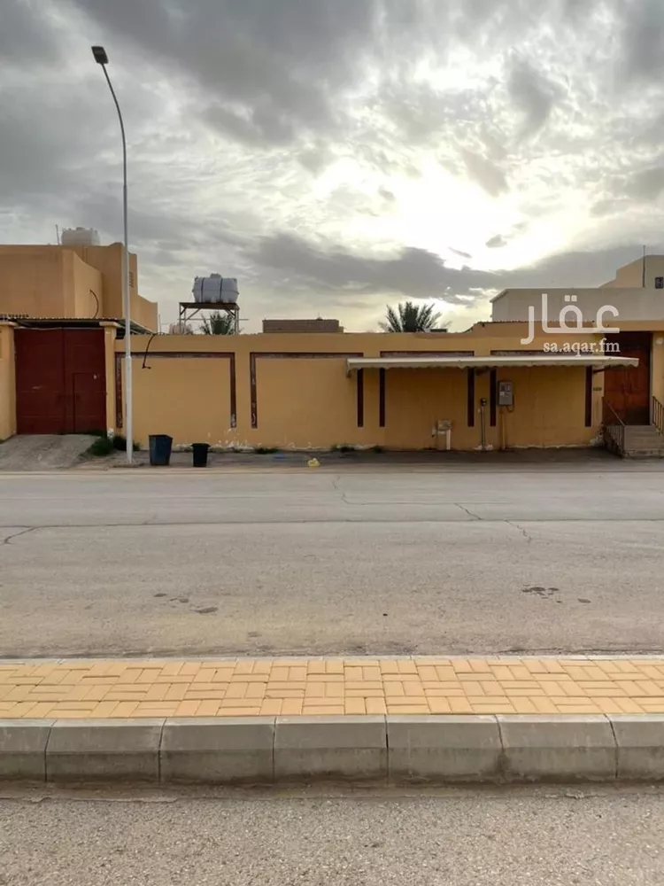 استراحة للبيع في شارع يعقوب بن أوس, حي الوفاء, مدينة عنيزة, منطقة القصيم
