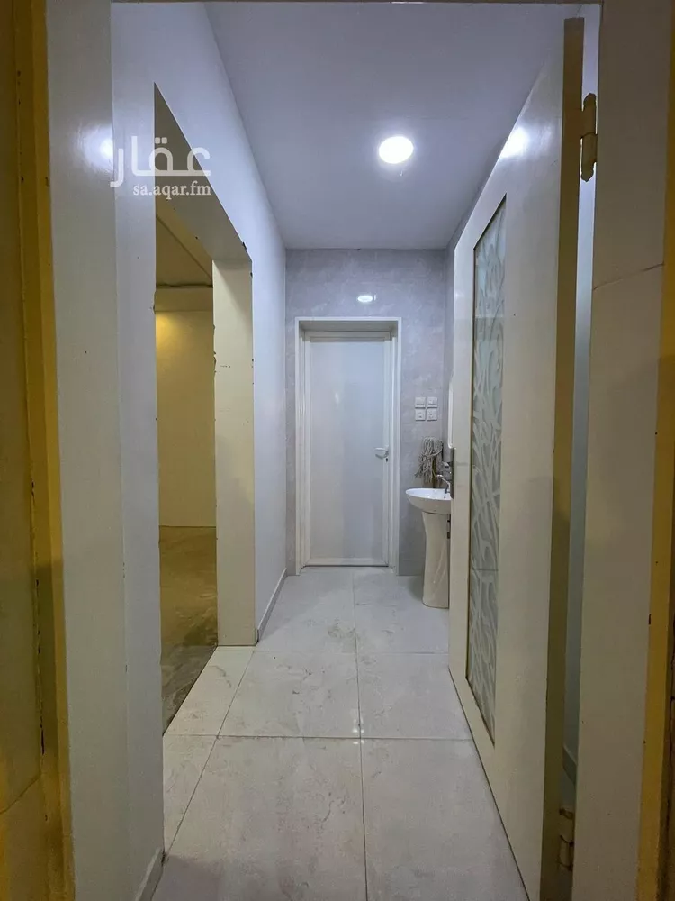 فيلا للإيجار في شارع ابن غيث, حي الخالدية, مدينة عنيزة, منطقة القصيم صورة 3