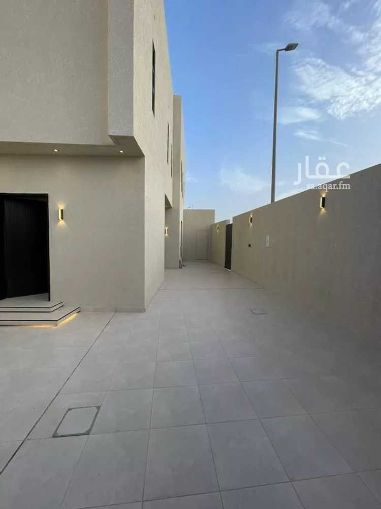 فيلا للبيع في شارع داود بن شبل المقرئ, حي الوهلان, مدينة عنيزة, منطقة القصيم صورة 4