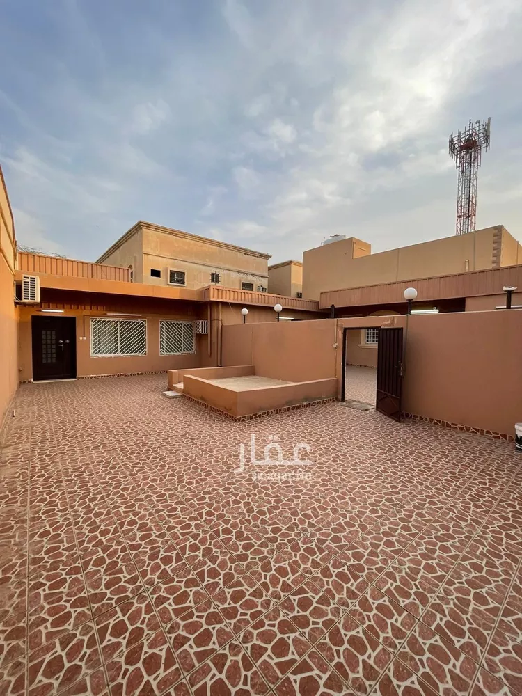 دور للبيع في شارع عبد الملك المدني, حي الفاخرية, مدينة عنيزة, منطقة القصيم صورة 2