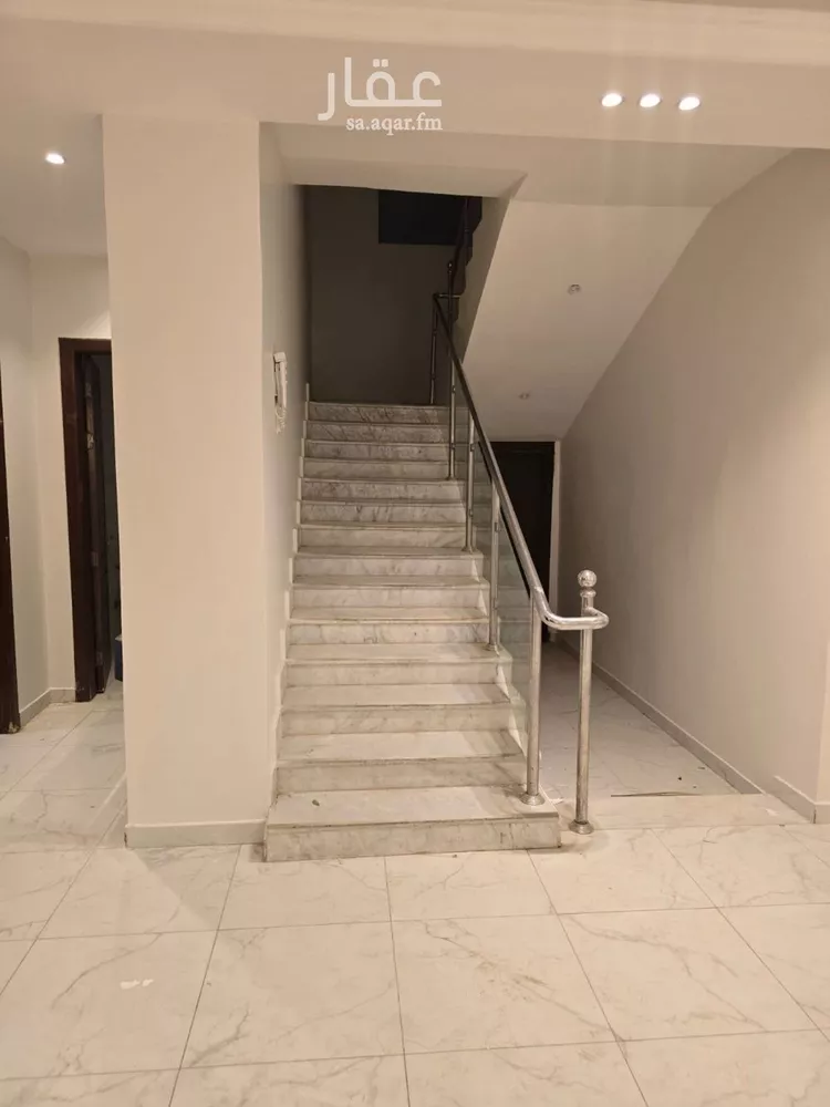 فيلا للإيجار في شارع عبدالكريم الهندي, حي عكاظ, مدينة الرياض, منطقة الرياض صورة 2