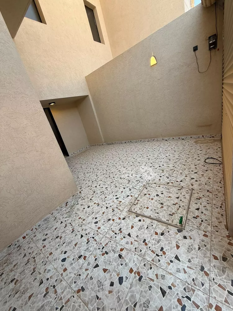 Floor for Rent in Riyadh Sultanah 15