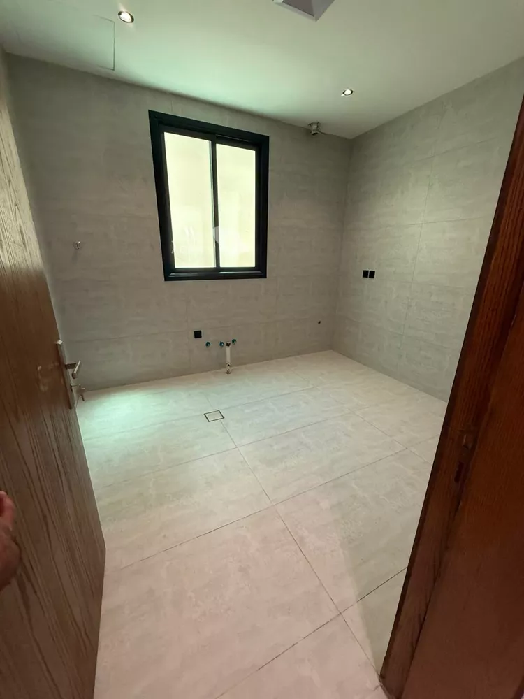 Floor for Rent in Riyadh Sultanah 11