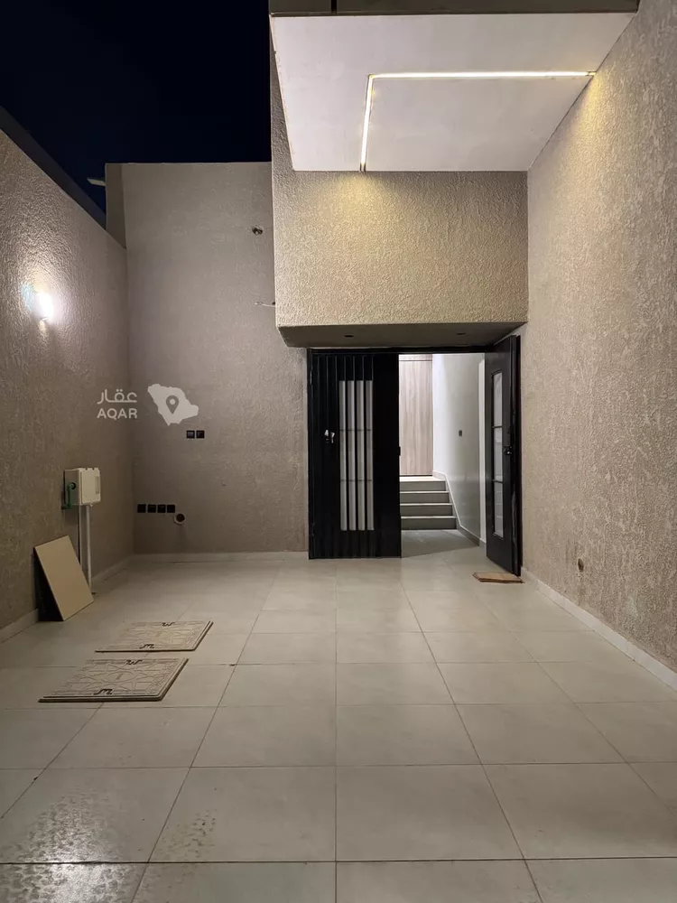 Floor for Rent in Riyadh Al Janadriyah 3