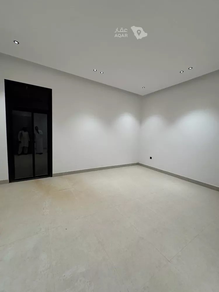 Floor for Rent in Riyadh Al Janadriyah 4