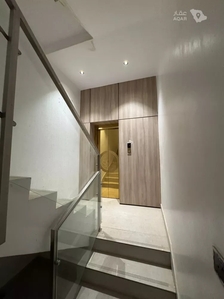 Floor for Rent in Riyadh Al Janadriyah 7