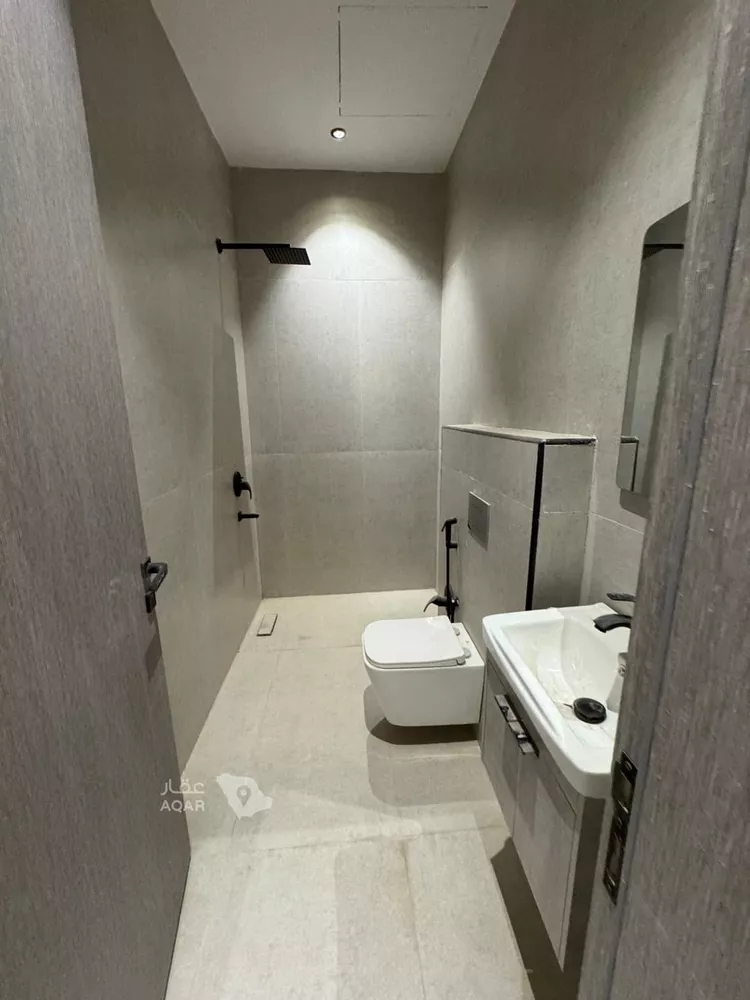Floor for Rent in Riyadh Al Janadriyah 6