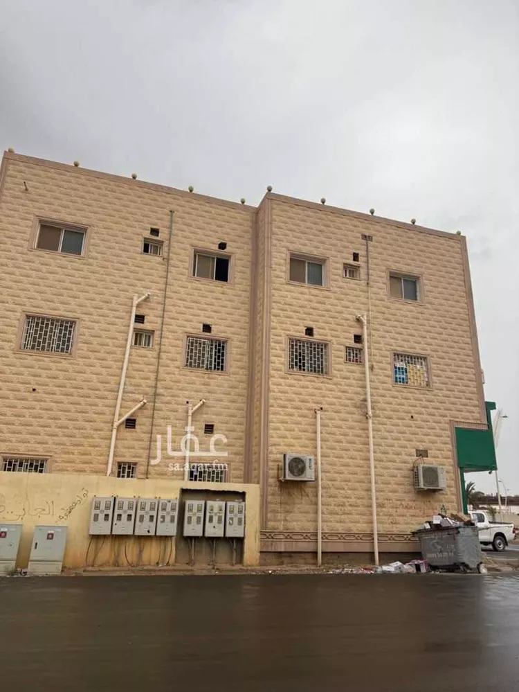 عمارة للبيع في شارع الامير نايف ابن عبدالعزيز الفرعي, حي الصفاء, مدينة طبرجل, منطقة الجوف صورة 2