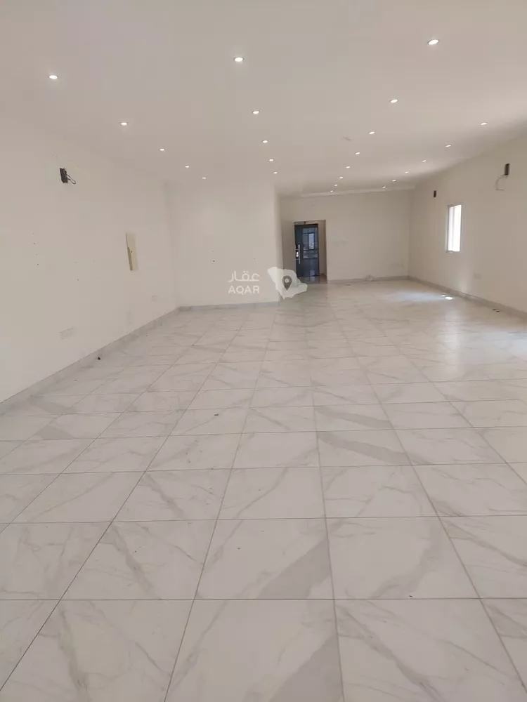 Commercial Office for Rent in Dammam Al Etisalat 9
