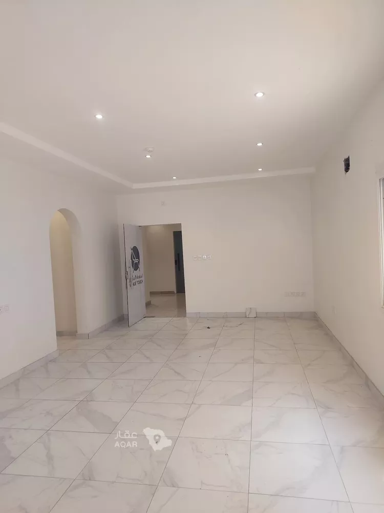 Commercial Office for Rent in Dammam Al Etisalat 18
