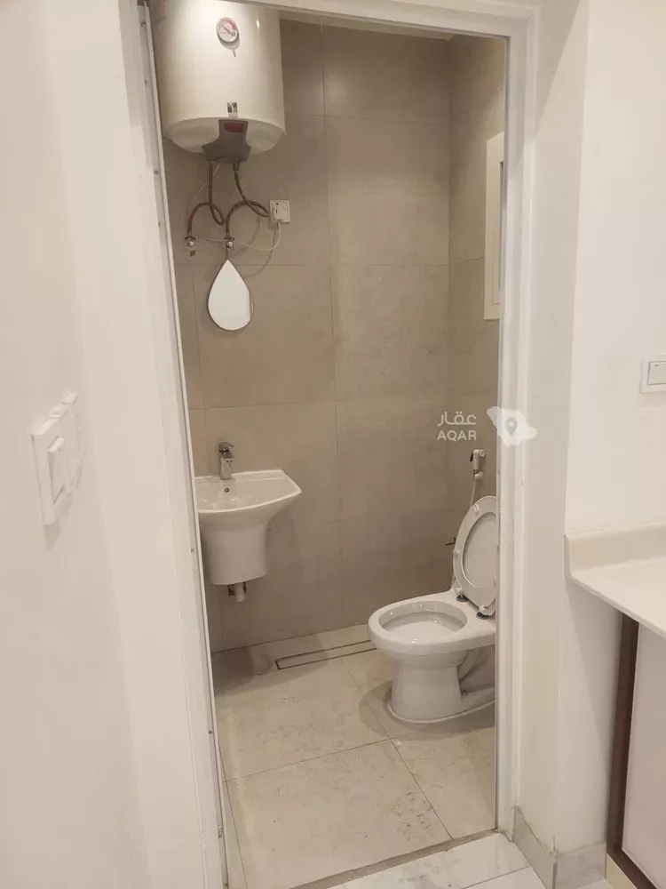 Commercial Office for Rent in Dammam Al Etisalat 15