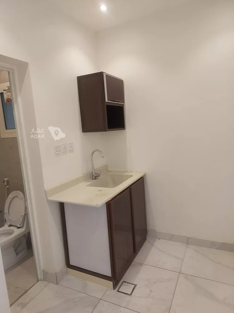 Commercial Office for Rent in Dammam Al Etisalat 8