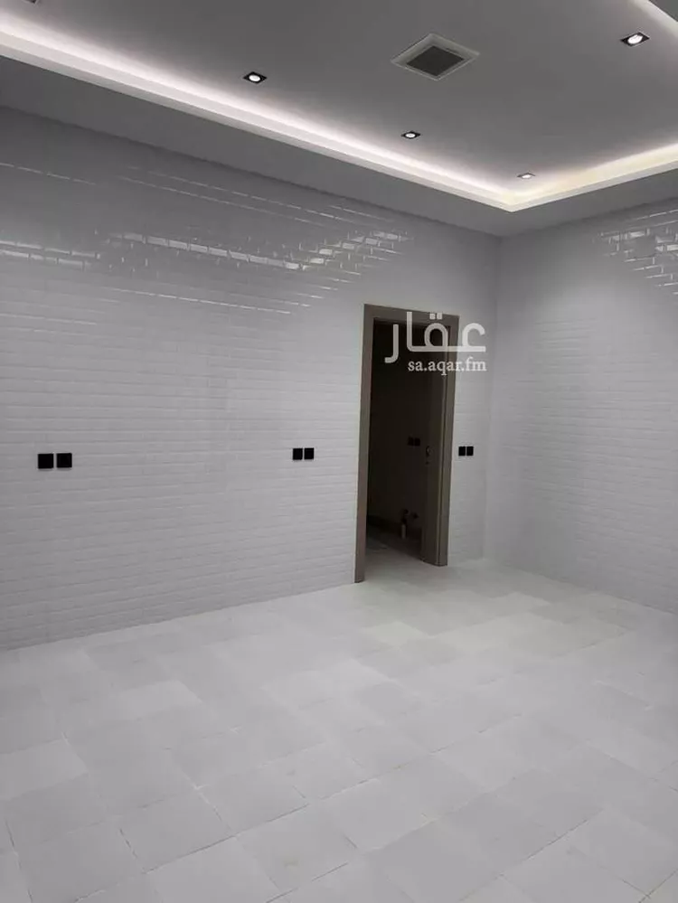 Floor for Sale in Riyadh Al Janadriyah 15