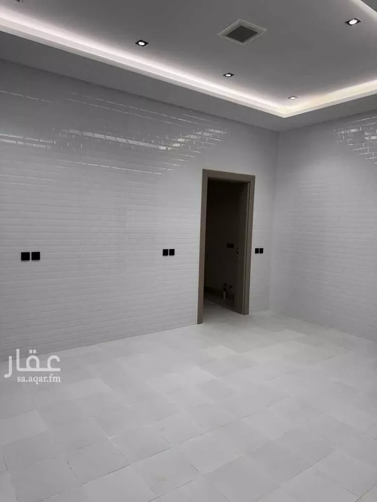 Floor for Sale in Riyadh Al Janadriyah 7