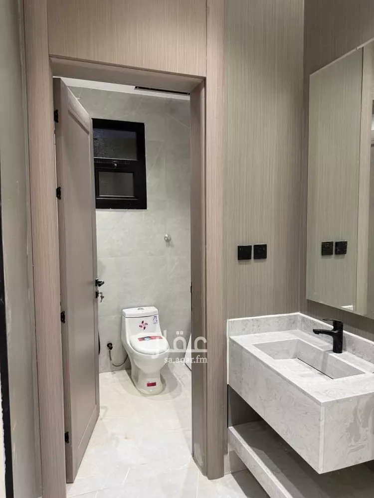 Floor for Sale in Riyadh Al Janadriyah 10
